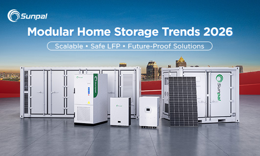 Una colección de productos de energía Sunpal, que incluyen gabinetes de baterías modulares, un inversor híbrido y un panel solar, con el telón de fondo de un moderno horizonte urbano al anochecer.