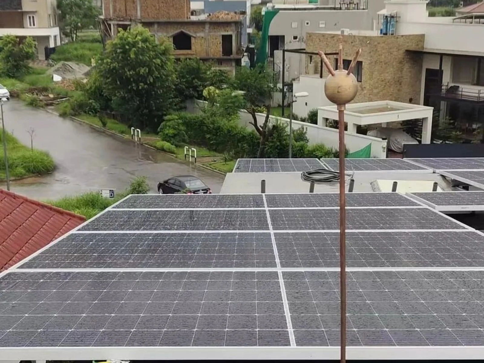 7.54kW home solar system installed on a villa rooftop in Islamabad